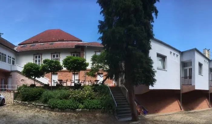 Kiss בית הארחה 3*